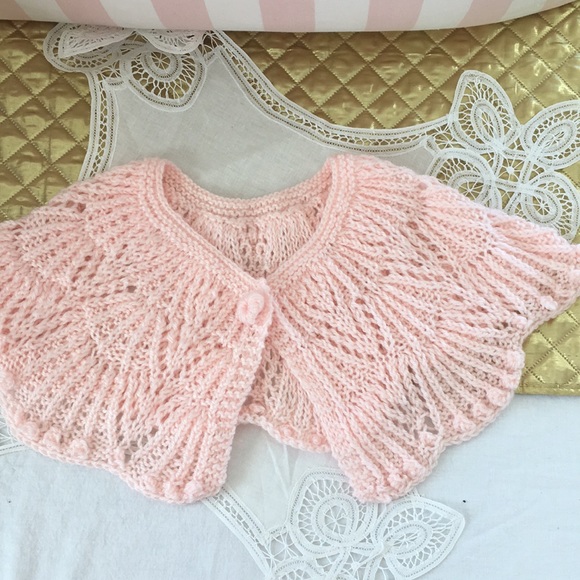 Elegant decorative collar round yoke with classic hat and finger less mittens - Picture 7 of 10